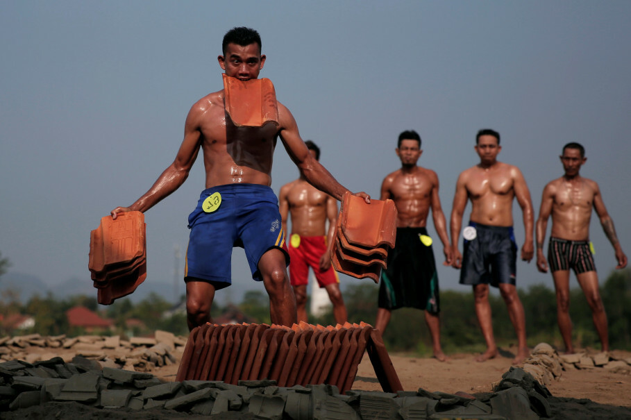 Tiles serve as weights for the tile factory workers-bodybuilders in Jatiwangi. (Reuters Photo/Beawiharta)