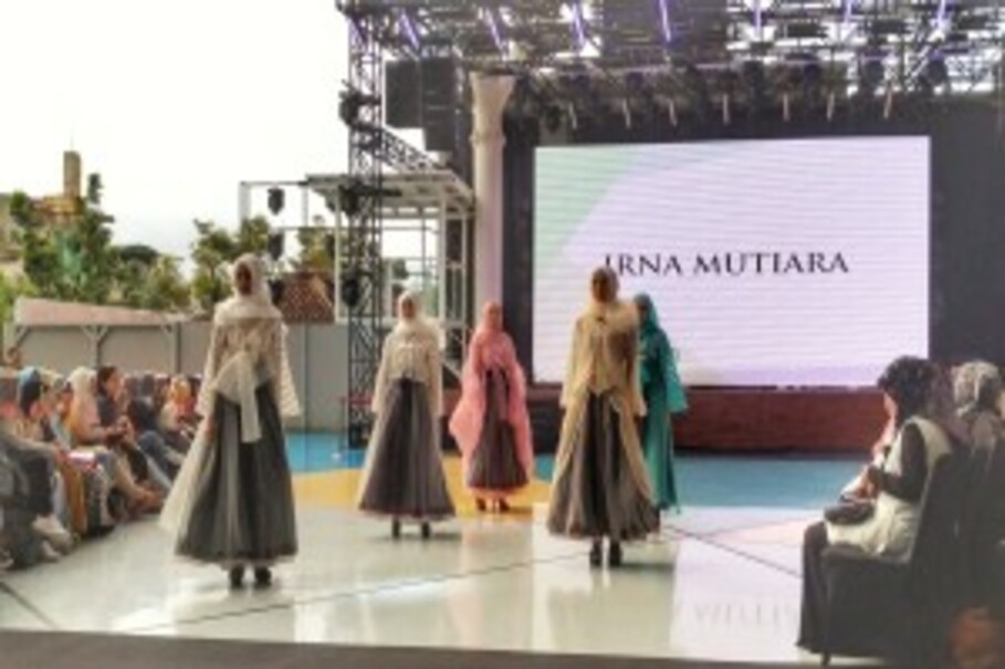 Irna Mutiara's hanbok-inspired modest wear. (JG Photo/Sylviana Hamdani)