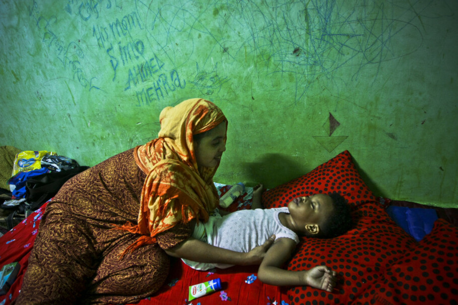 Siham Ahmad, 25, comes from Somalia. She is grateful her child does not have to sleep on the sidewalk. (JG Photo/Yudha Baskoro)