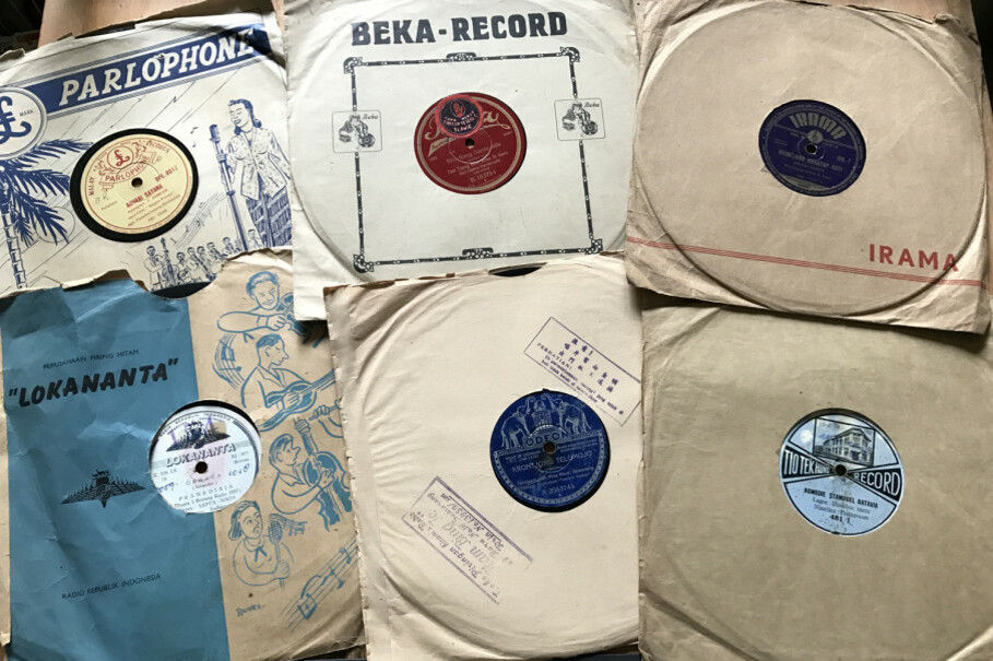 Some of Budi's collection of 78 rpm gramophone records. (Photo courtesy of Budi Warsito)