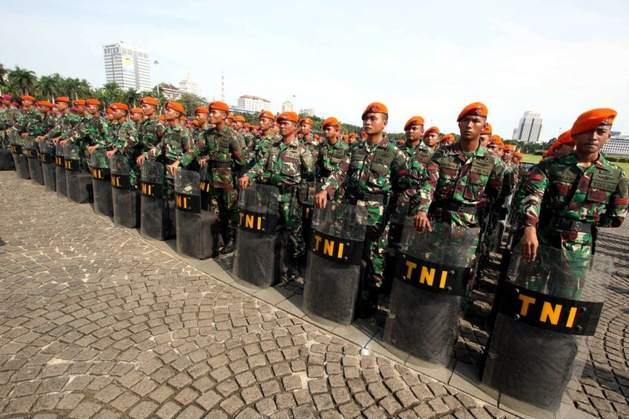 Members of the Indonesian Military (TNI) prepare for deployment to secure the 2017 regional election in Jakarta in this file photo. (JG Photo/Yudhi Sukma Wijaya)