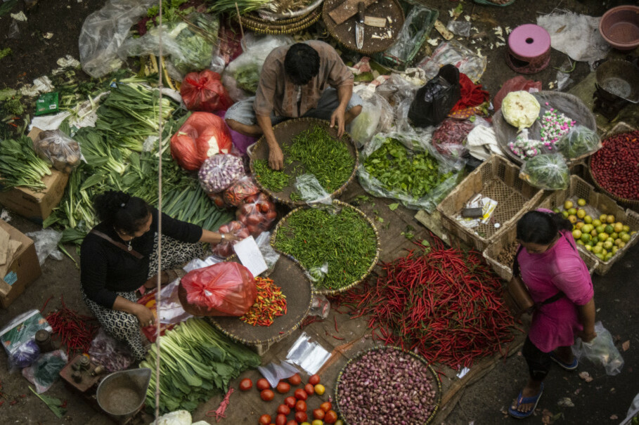 The prices of staples such as beef, chicken and chili, have been uncharacteristically low for this time of the year. (Antara Photo/Aprillio Akbar)