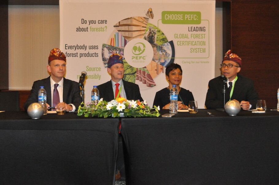 From left to right, Ben Gunneberg, chief executive and secretary general of PEFC, PEFC chairman Peter Latham, PEFC vice-chairman Sheam Satkuru Ganzella and IFCC chairman Dradjad WIbowo at a press conference in Kuta, Bali. (Photo courtesy of IFCC)