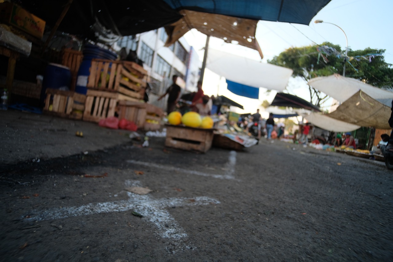 Pedagang Pasar Tangerang Dipisahkan Tanda Silang