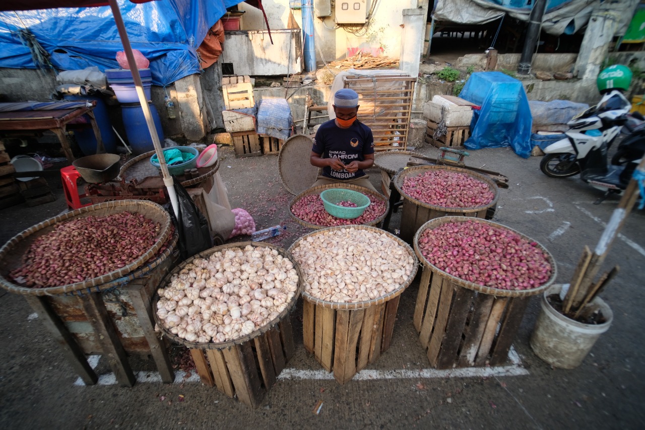 Pedagang Pasar Tangerang Dipisahkan Tanda Silang
