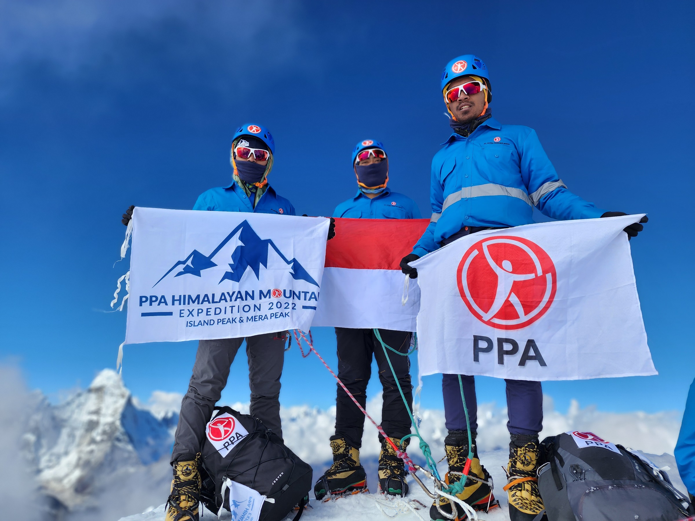 Tim PPA Sukses Kibarkan Merah Putih di 2 Puncak Gunung Nepal