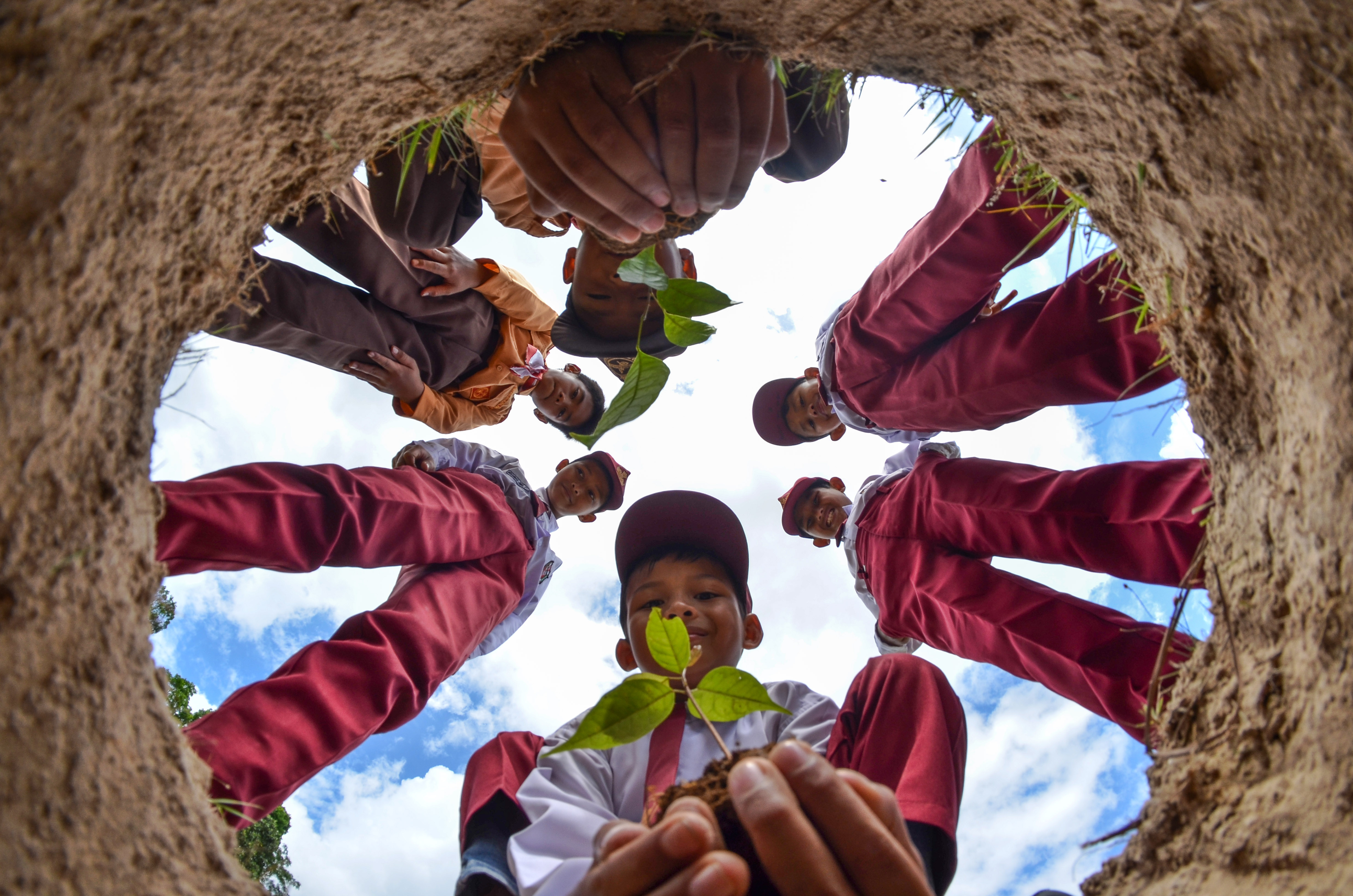 Sekolah Sehat: Mewujudkan Anak Indonesia yang Sehat, Kuat, dan Cerdas Berkarakter