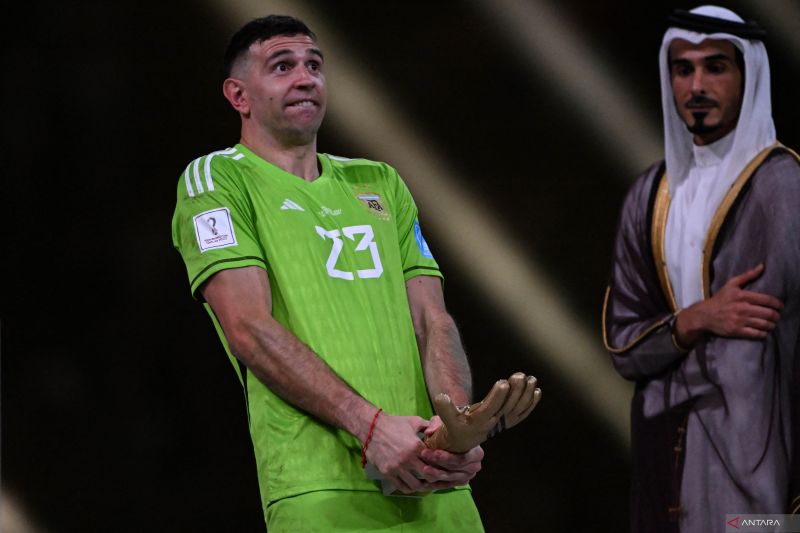 Bersinar di Piala Dunia, Emiliano Martinez Sabet Kiper Terbaik FIFA 2022