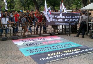 Warga Jakarta Tuntut Ahok Minta Maaf