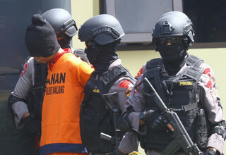 Densus 88 Polri Ringkus Terduga Pelaku Terorisme di Riau
