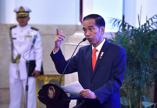 Jokowi: Bodoh Banget APBN Terus Digunakan Beli Barang Impor!