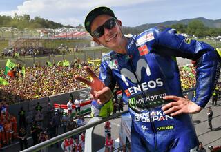 Rossi Pindah Tim Tahun Depan, Tetap Naik Yamaha
