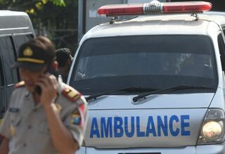 Pengemudi Mercy yang Halangi Ambulans Mangkir dari Pemeriksaan Polisi