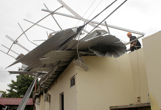 20 Rumah di Pontianak Rusak Dihantam Angin Puting Beliung