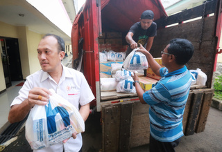 Grup Lippo Sumbang 800 Paket Bantuan untuk Korban Banjir di Jakarta