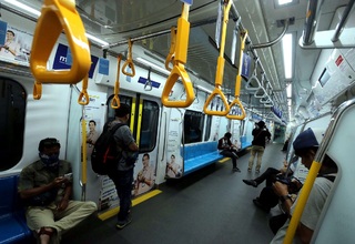 LRT dan MRT Jakarta Terapkan Kebijakan Jaga Jarak Penumpang
