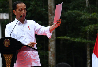 Jokowi Minta Gubernur Siapkan Bantuan Sosial