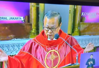Dalam Misa Jumat Agung Kardinal Mendoakan Khusus Penderita Covid-19