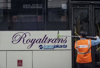 Bus Transjakarta Tabrak Pengendara Motor di Jakarta Pusat