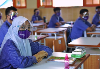 Mayoritas Sekolah Belum Siap Dibuka, Pengamat: Pemerintah Fokus Saja pada PJJ
