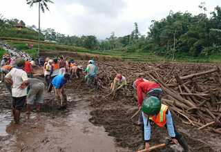 Banjir Bandang Terjang Lahan Pertanian di Malang