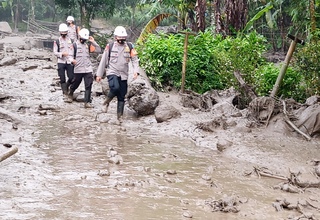Bupati Bogor Minta Tim BPBD Fokus Evakuasi Korban Banjir Bandang