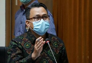 KPK Tak Percaya Klaim Azis Syamsuddin Soal 8 Orang Dalam
