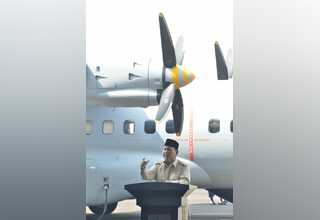Menhan Prabowo Serahkan Pesawat Karya Anak Bangsa CN235-220 kepada AU Senegal