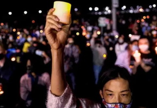 Dengan Cahaya Lilin, Demonstran Myanmar Gelar Unjuk Rasa Damai