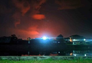 Pertamina Upayakan Pemadaman Api di Kilang Balongan dan Evakuasi Warga