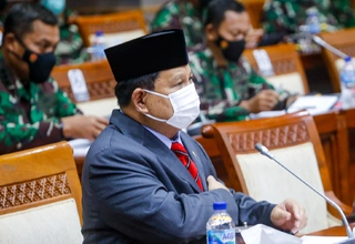 Survei Capres: Prabowo Subianto Teratas, Ganjar dan Anies Membuntuti