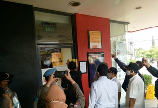 Picu Kerumunan, Dua Restoran McDonald s di Bandung Disegel