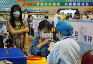 Cegah Omicron, Tiongkok Izinkan Vaksin Penguat dari Teknologi Berbeda