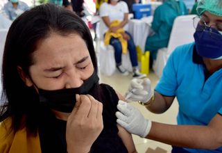Vaksinasi Dosis Lengkap di Indonesia Capai 72,82 Persen