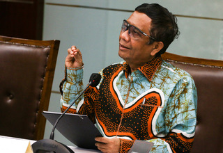 Ketua MK Nikahi Adik Jokowi, Mahfud MD: Manusiawi