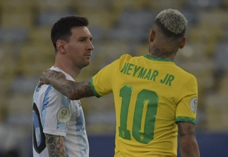 4 Pemain Langgar Aturan Bepergian, Laga Brasil vs Argentina Dihentikan