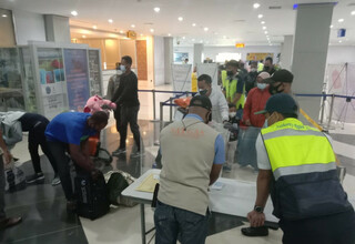 Dua Penumpang Sriwijaya Air Tiba di Bandara Sorong Tanpa Surat Izin Masuk