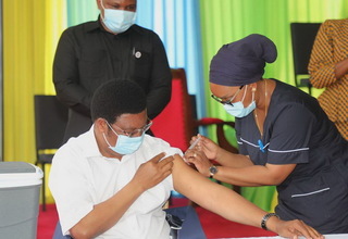 Tanzania Targetkan Vaksinasi Covid-19 hingga 100.000 Orang Per Hari