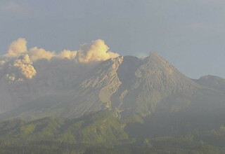 Gunung Merapi Mengalami 125 Kali Gempa Guguran