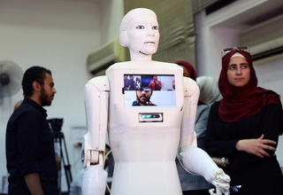 Mesir Luncurkan Robot Perawat Berbahasa Arab Pertama