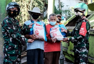 Yayasan Bakti Barito Donasikan 1.000 Ton Beras ke Jawa Tengah