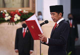 Jokowi Lantik Fadjroel Rachman, Rosan Roeslani, dan 15 Duta Besar di Istana Negara
