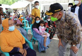 Tinjau Pelaksanaan Vaksinasi di Bangkalan, Muhadjir Ingatkan Cakupan Masih Rendah