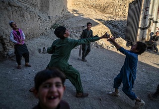 Keluarga Butuh Makan, Penjualan Anak di Afghanistan Kini Semakin Meningkat