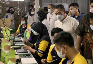 Buktikan Kualitas Laptop Lokal, Axioo Ajak Tiga Kementerian Kunjungi Pabrik