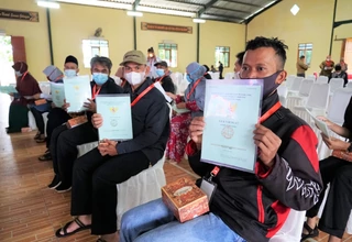 100 Sertifikat Redistribusi Tanah Dibagikan di Sukabumi