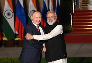 Dikunjungi Putin, India Siap Produksi 600.000 Senapan AK