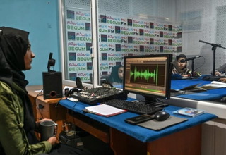 Radio Wanita Afghanistan Bertahan dalam Aturan Taliban