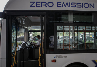 Kemendikbudristek dan PT Inka Kembangkan Bus Listrik untuk KTT G-20