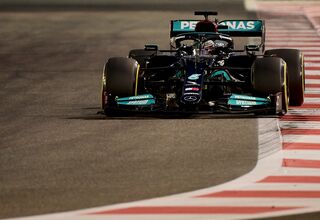 Lewis Hamilton Tercepat pada Hari Penutup Tes di Barcelona
